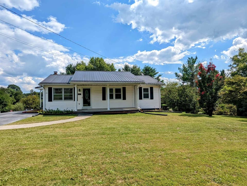 1627 Mud Pike Road, photo 3 of 27