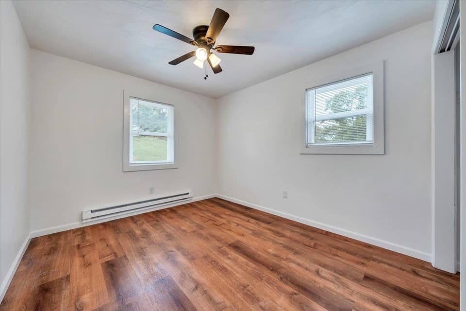 935 NE Depot Street NE, photo 15 of 26