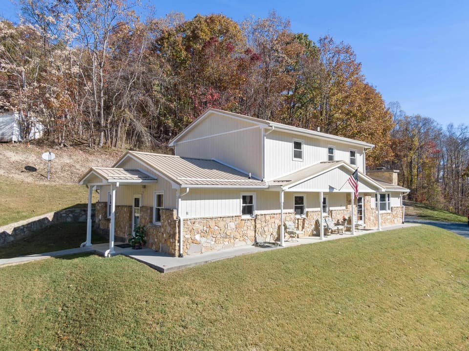 4550 Wayside Drive, photo 4 of 40