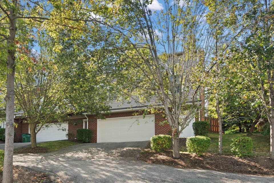 510 Oak Tree Boulevard NW, photo 3 of 33