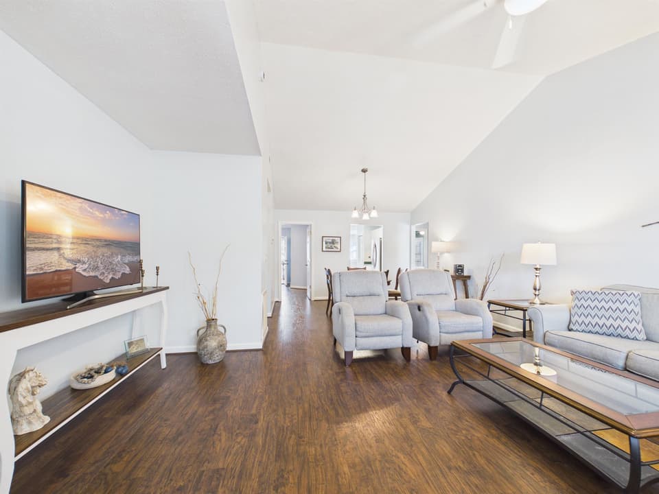 232 Wheatland Court NE, photo 8 of 38