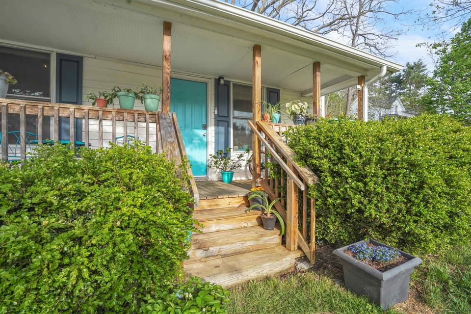 513 Craig Street, photo 4 of 32