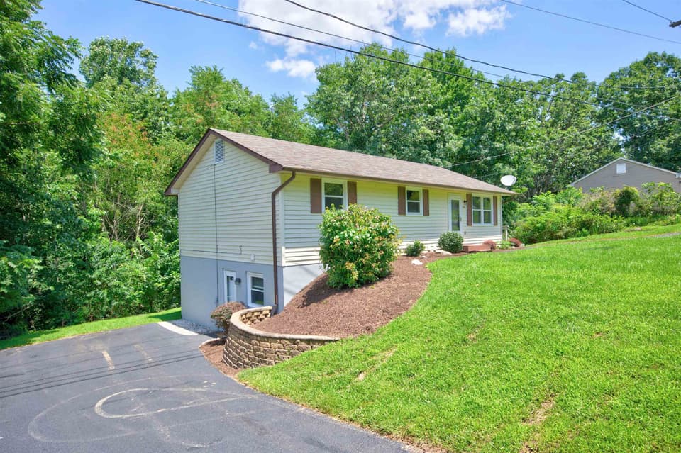 1548 Gallimore Street, photo 4 of 40