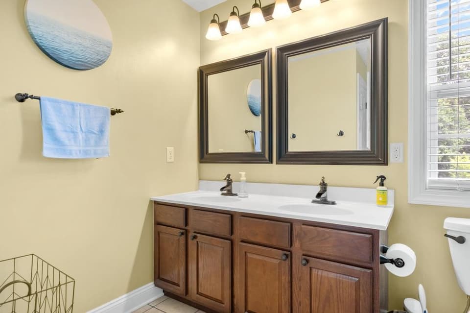 205 Robin Hood Drive, photo 33 of 40