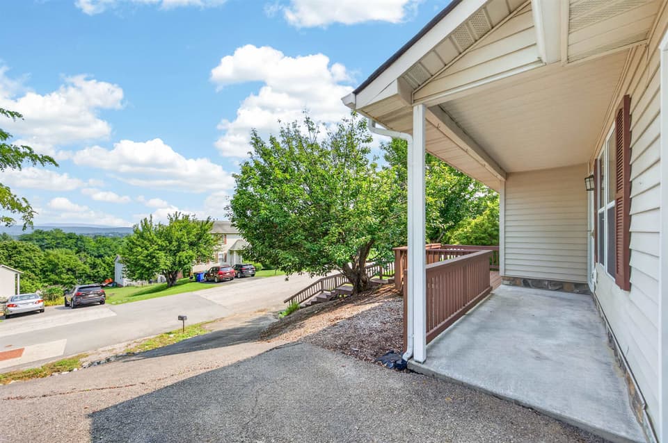 650 Kamran Drive, photo 36 of 40
