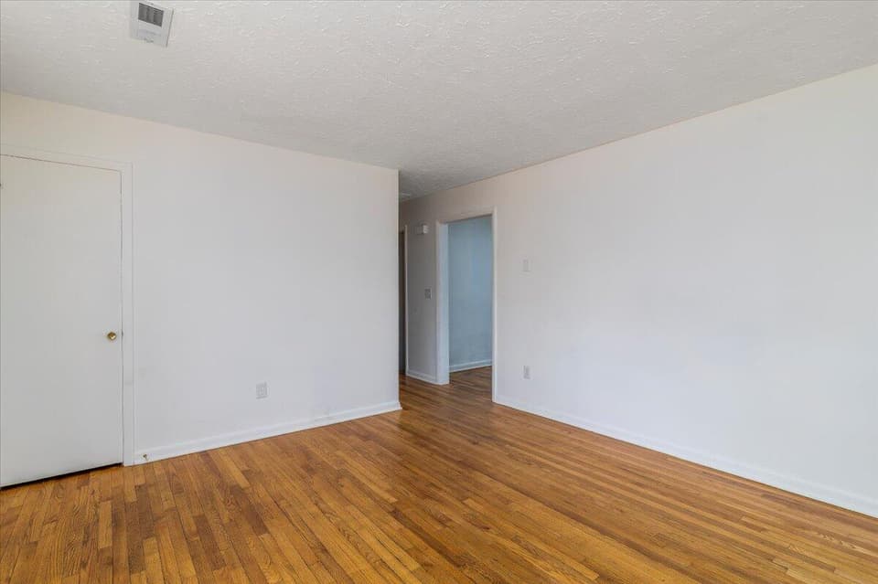 4320 Cumberland Dr SE, photo 10 of 40