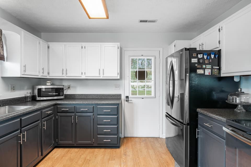 520 Hemlock Street, photo 8 of 40