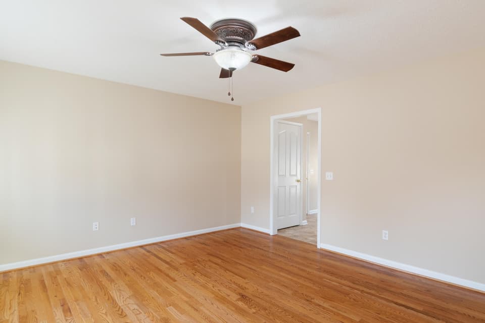 835 College Street, photo 7 of 33