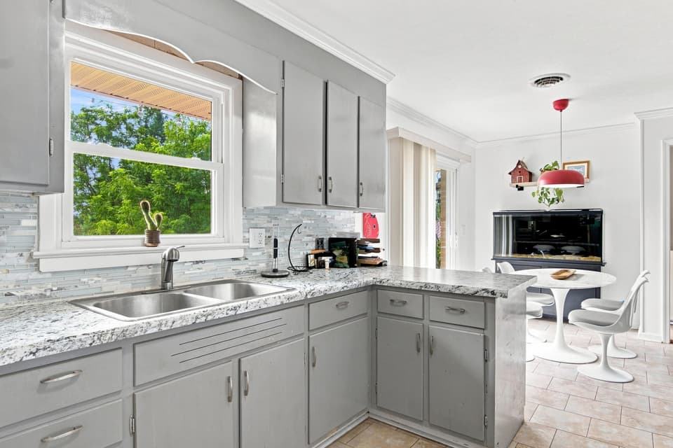 325 Cheverly Drive, photo 17 of 40