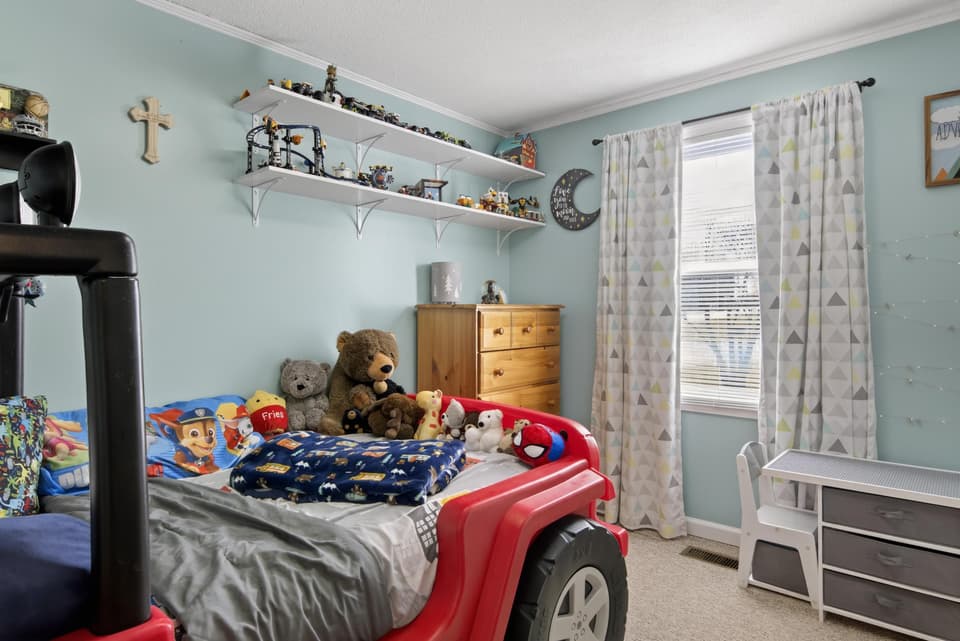 670 Lawn Drive, photo 21 of 40