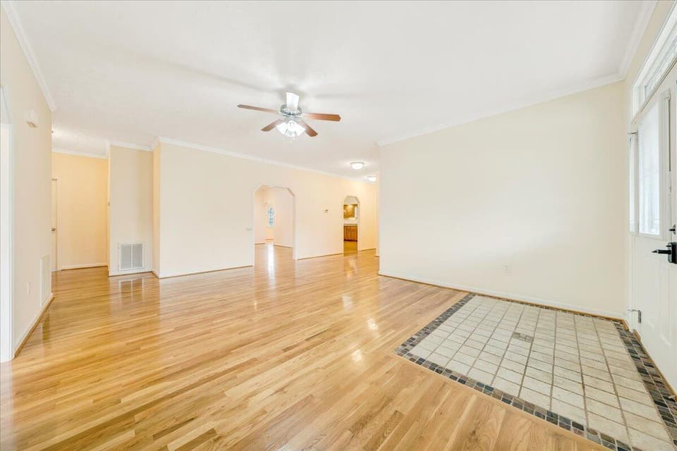 481 Houchins Rd, photo 6 of 35