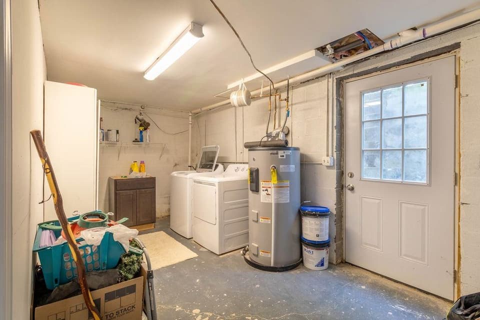 1380 Rigby Street, photo 28 of 32