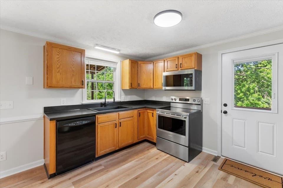 1931 Dominion Drive, photo 11 of 40