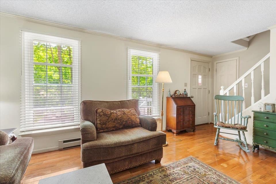 1290 Sherwood Drive, photo 3 of 40