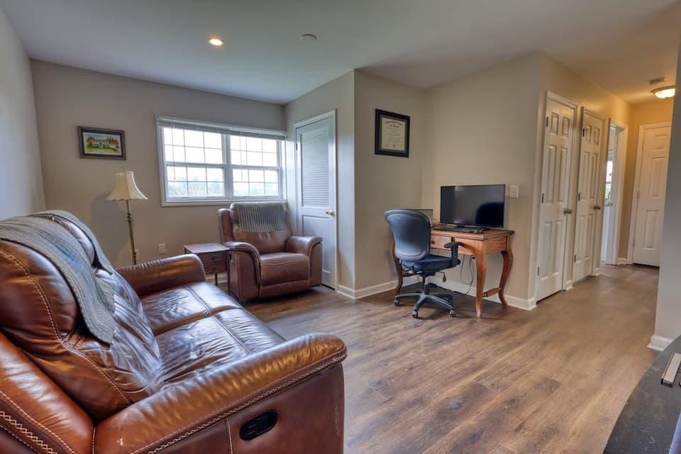 1460 West View Drive, photo 15 of 28