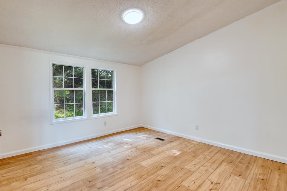 475 Dunlap Drive NE, photo 16 of 40