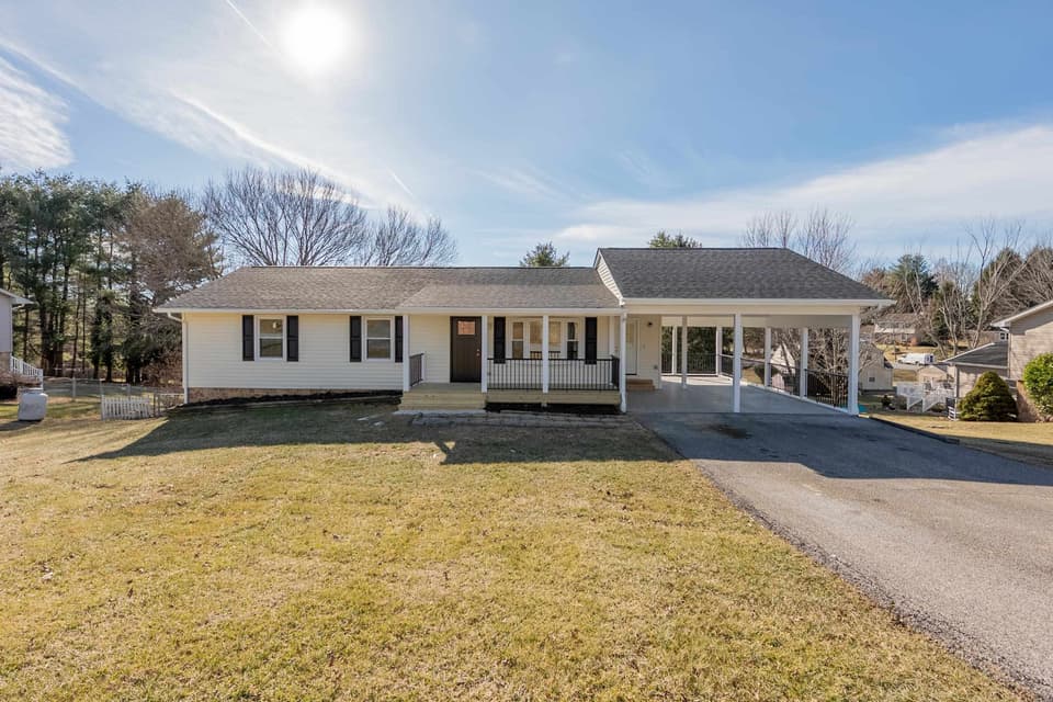 230 Pelham Lane, photo 5 of 40