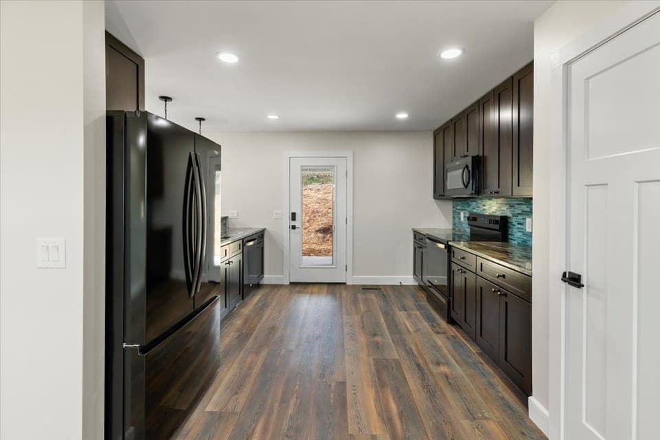 1045 Beaver Drive, photo 21 of 40
