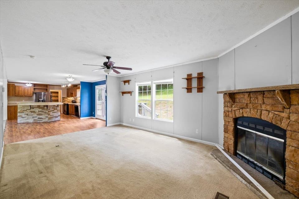 655 Peachtree Hill, photo 13 of 33