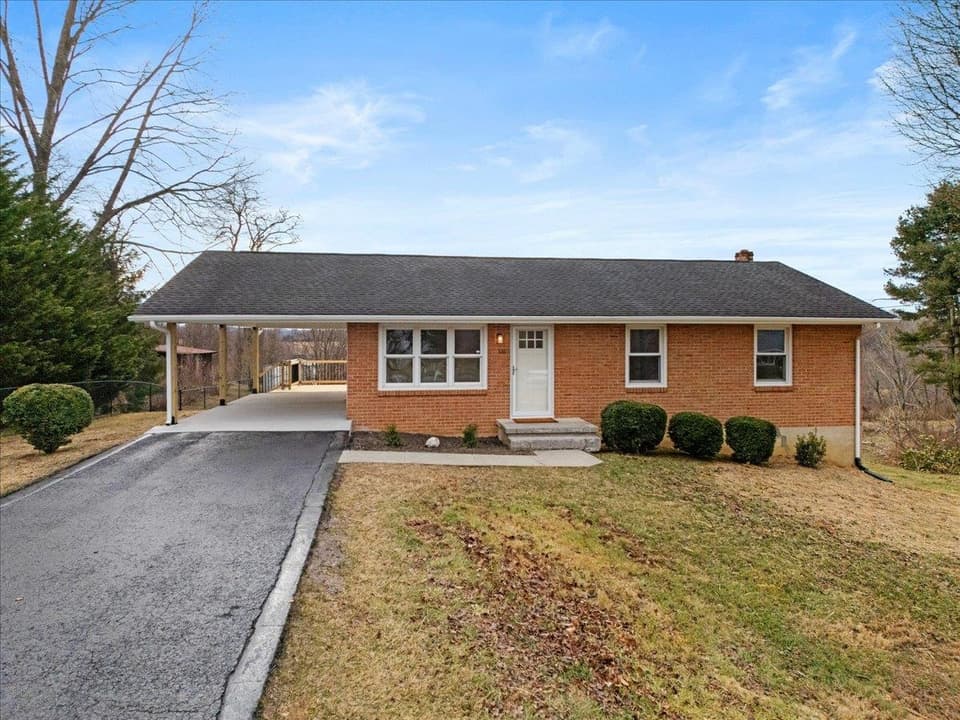 326 Rolling Hills Drive, photo 2 of 40