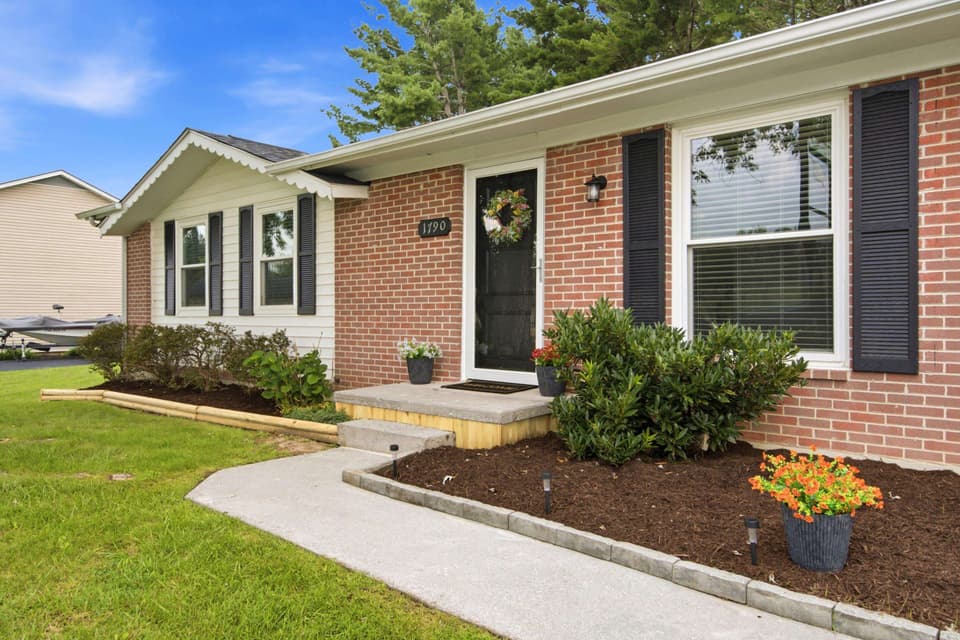 1790 Rainbow Street NE, photo 35 of 40