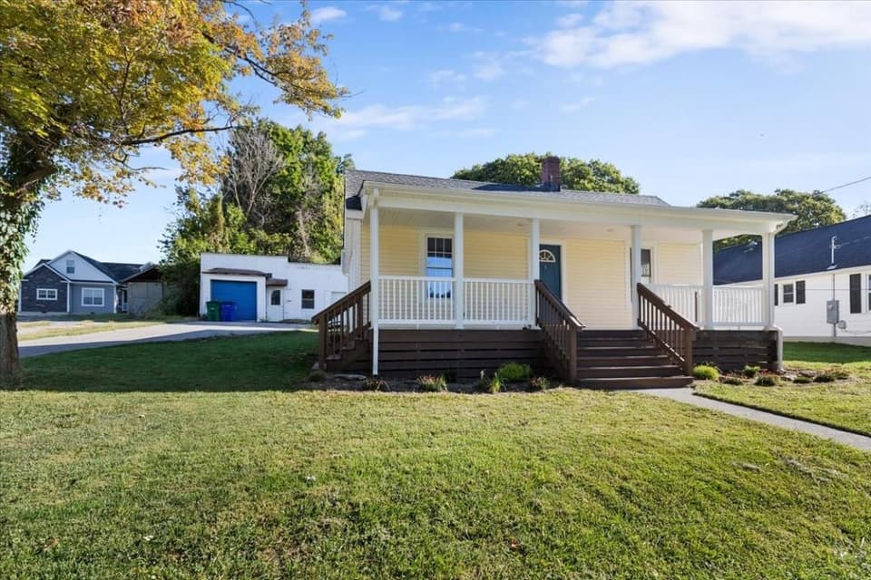 930 Forest Street, photo 2 of 36