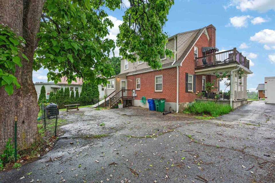 301 S Franklin Street, photo 28 of 35