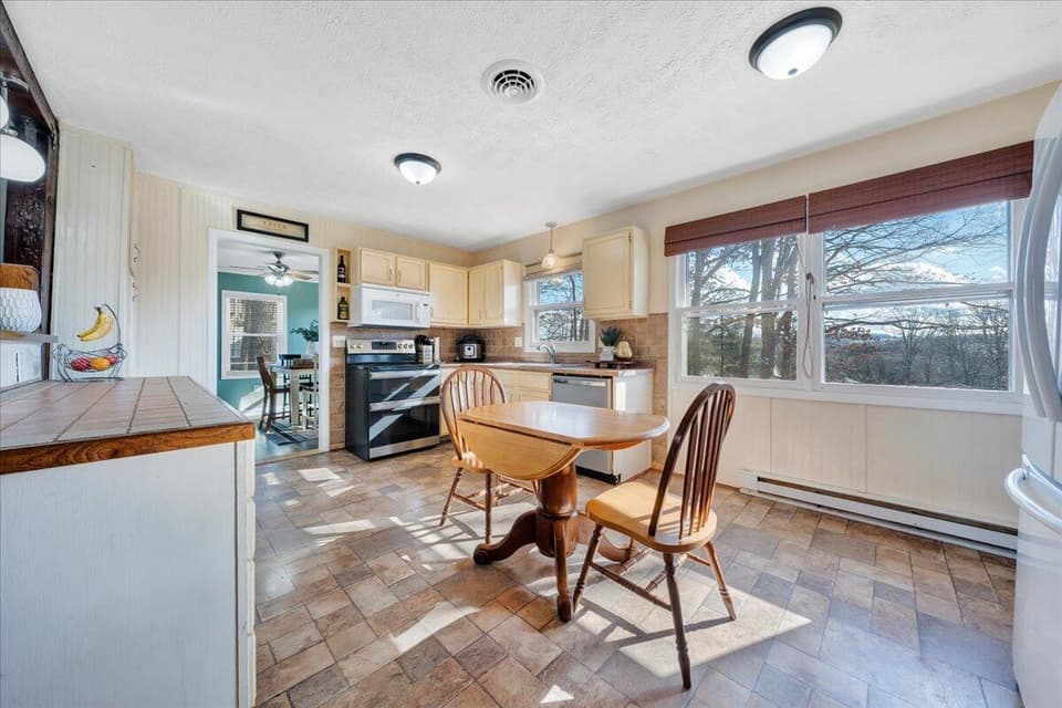 1100 Flint Drive, photo 7 of 37