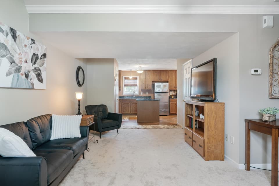 155 Charleston Lane, photo 6 of 38