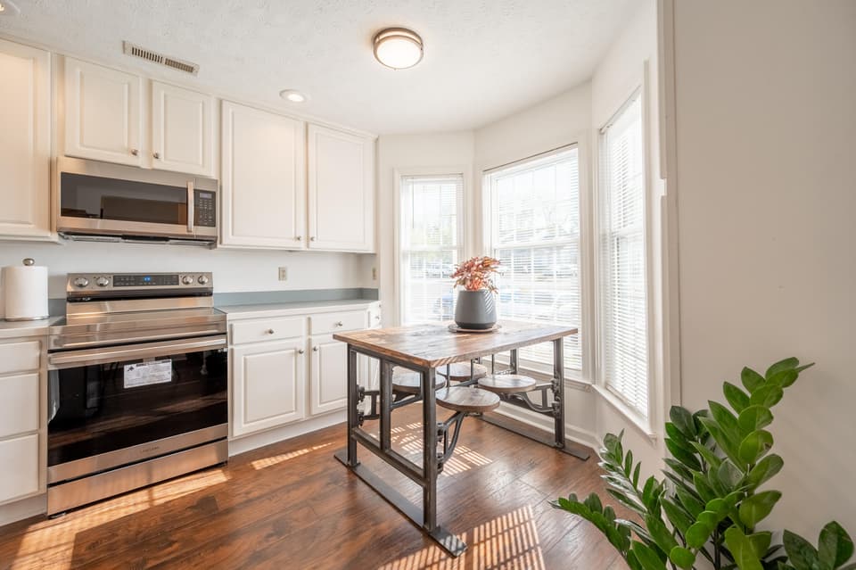 1654 York Dr NW, photo 11 of 38