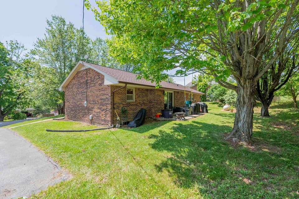 695 Carson Drive, photo 5 of 37
