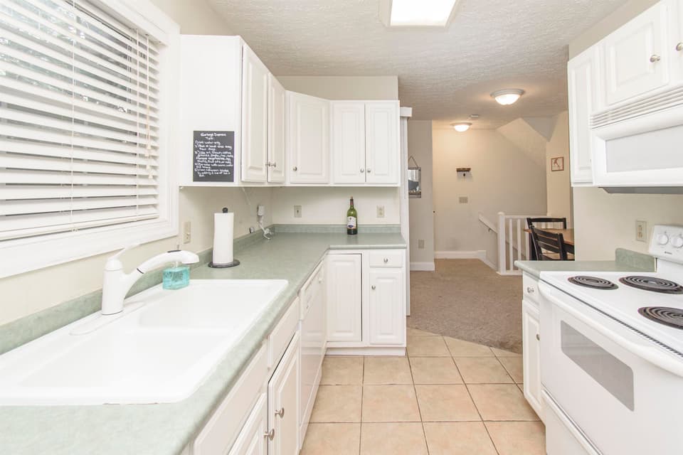 420 Silver Leaf Drive, photo 12 of 40