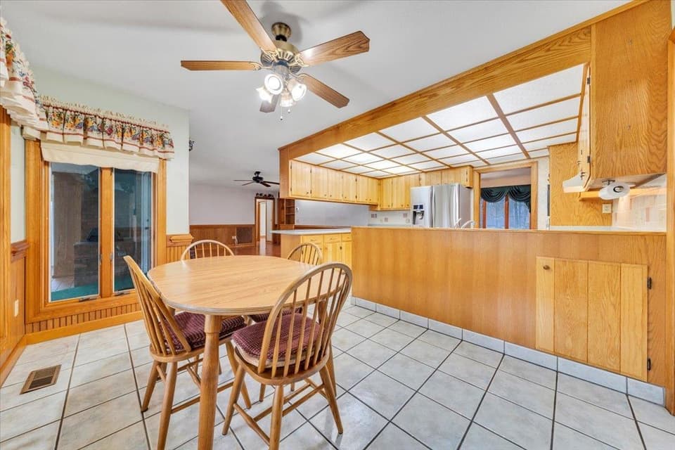 290 Patricia Lane SE, photo 21 of 40