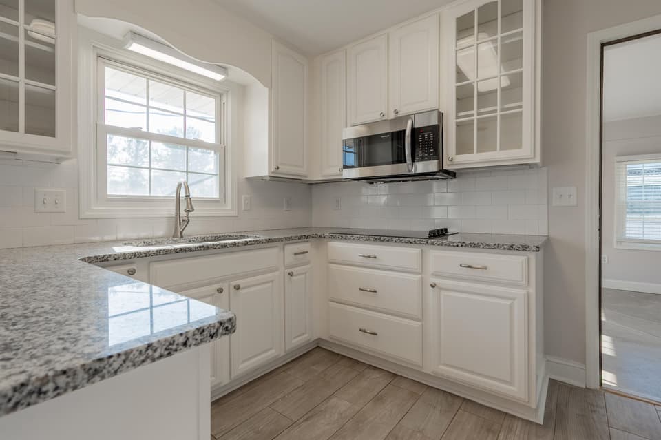 230 Montgomery Street NE, photo 17 of 40