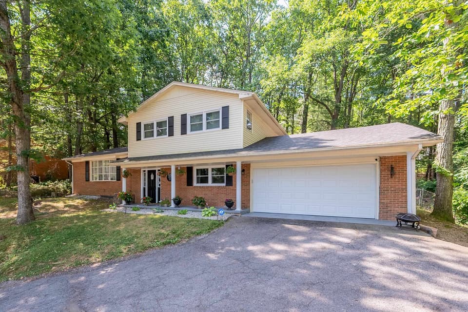 1265 Chestnut Drive, photo 2 of 40