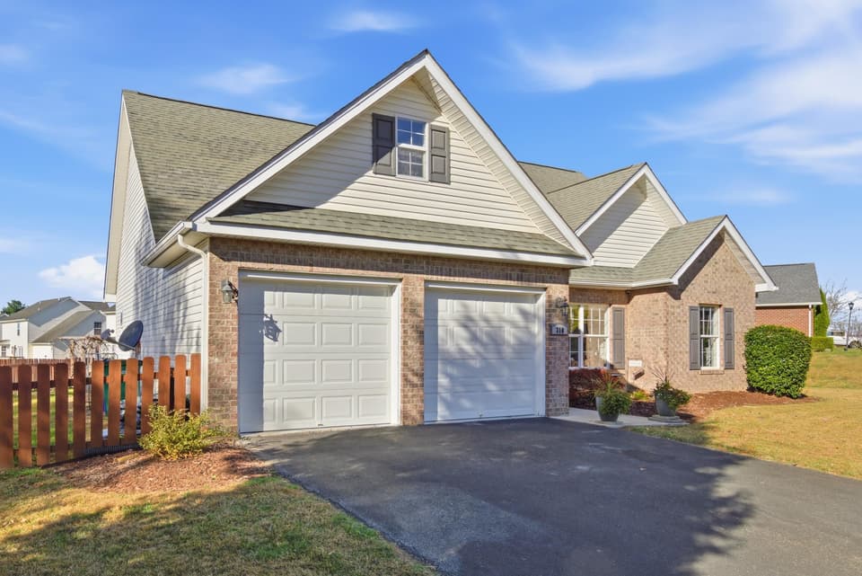310 Windsor Drive, photo 5 of 40