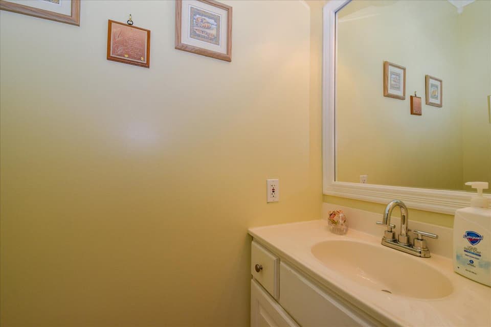 2070 Lake Vista Drive, photo 10 of 36