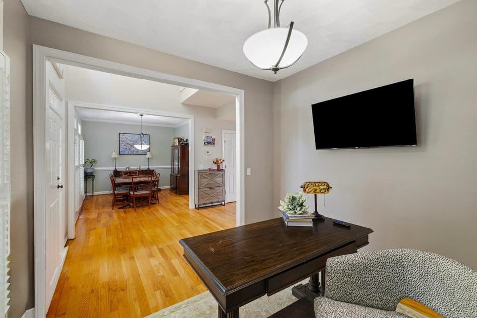 2050 Lubna Drive, photo 14 of 40
