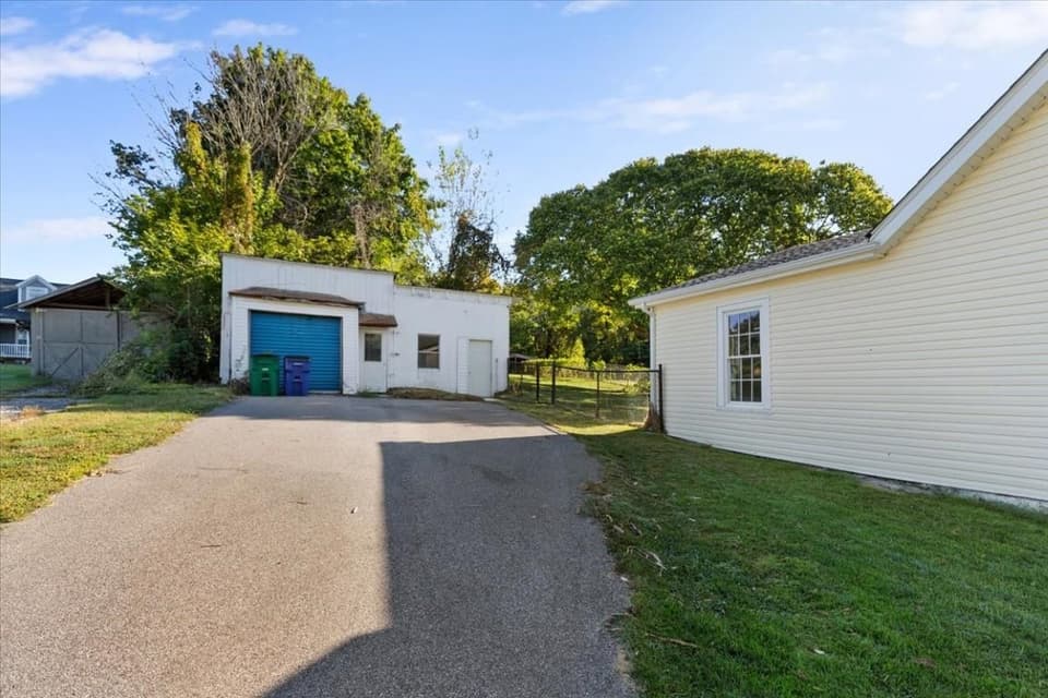 930 Forest Street, photo 34 of 36