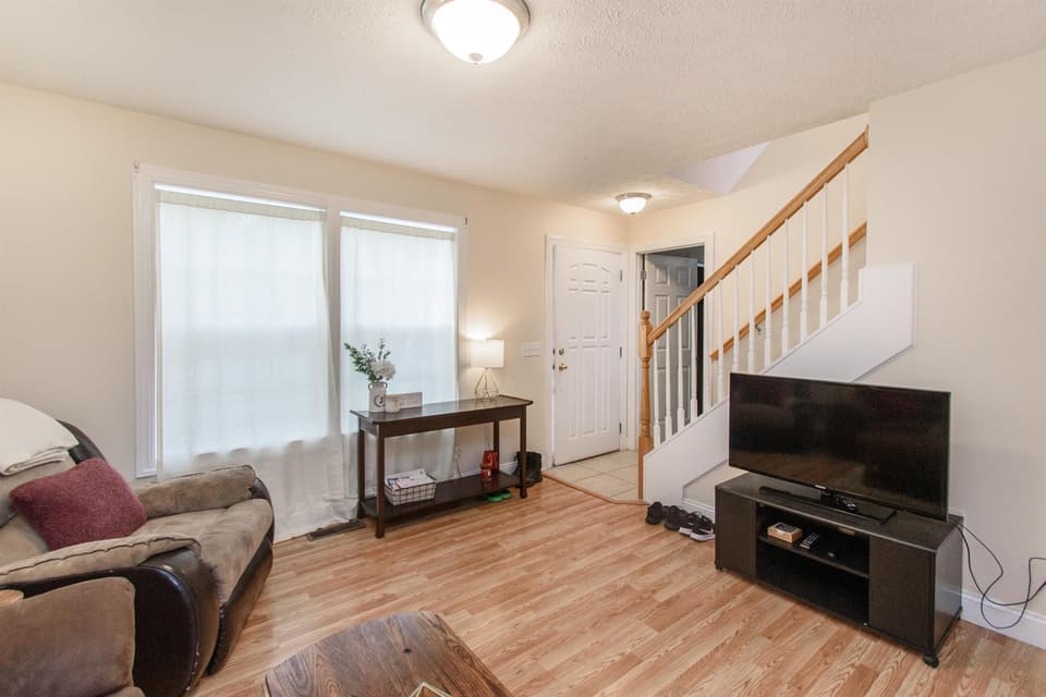 1015 Oak Tree Boulevard, photo 3 of 29