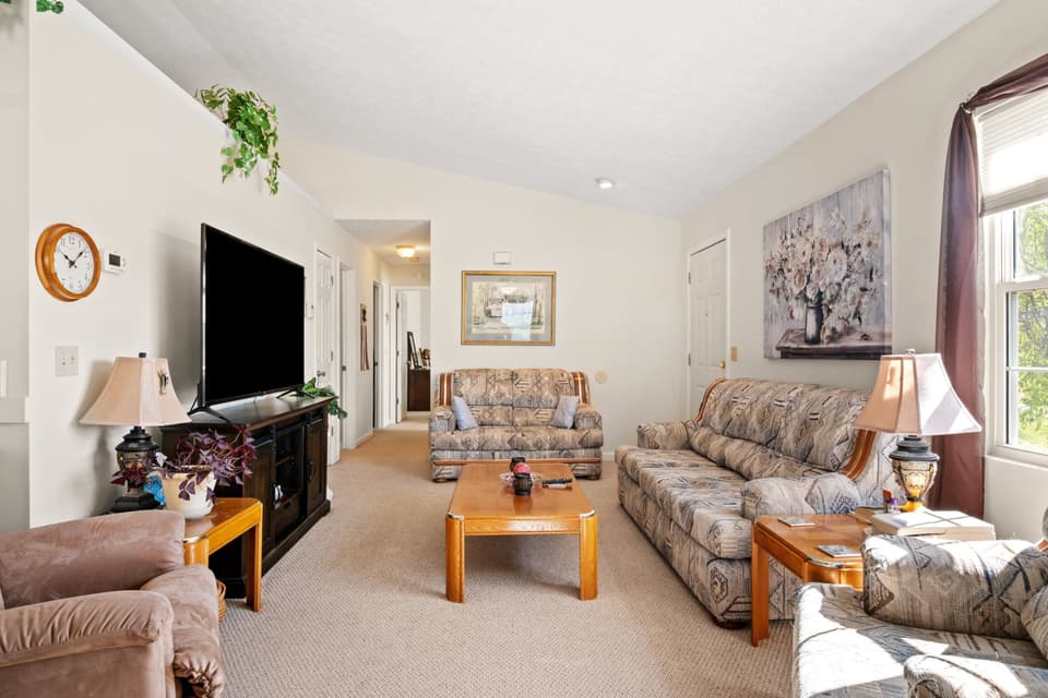 700 Warren Court, photo 10 of 40