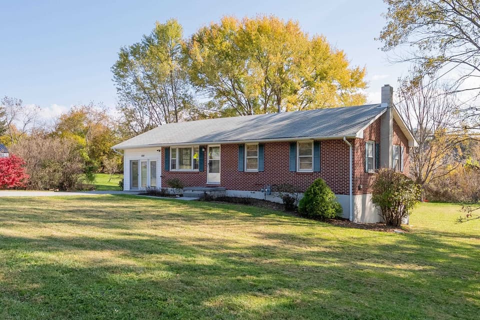 1747 Mud Pike Road, Christiansburg, VA