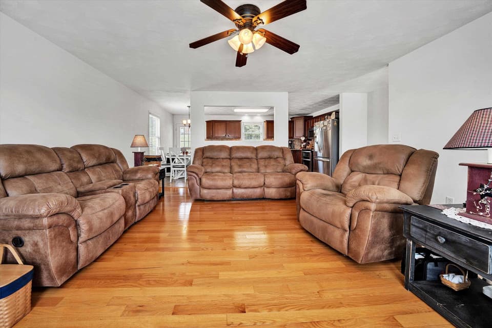540 Harkrader Street, photo 6 of 35