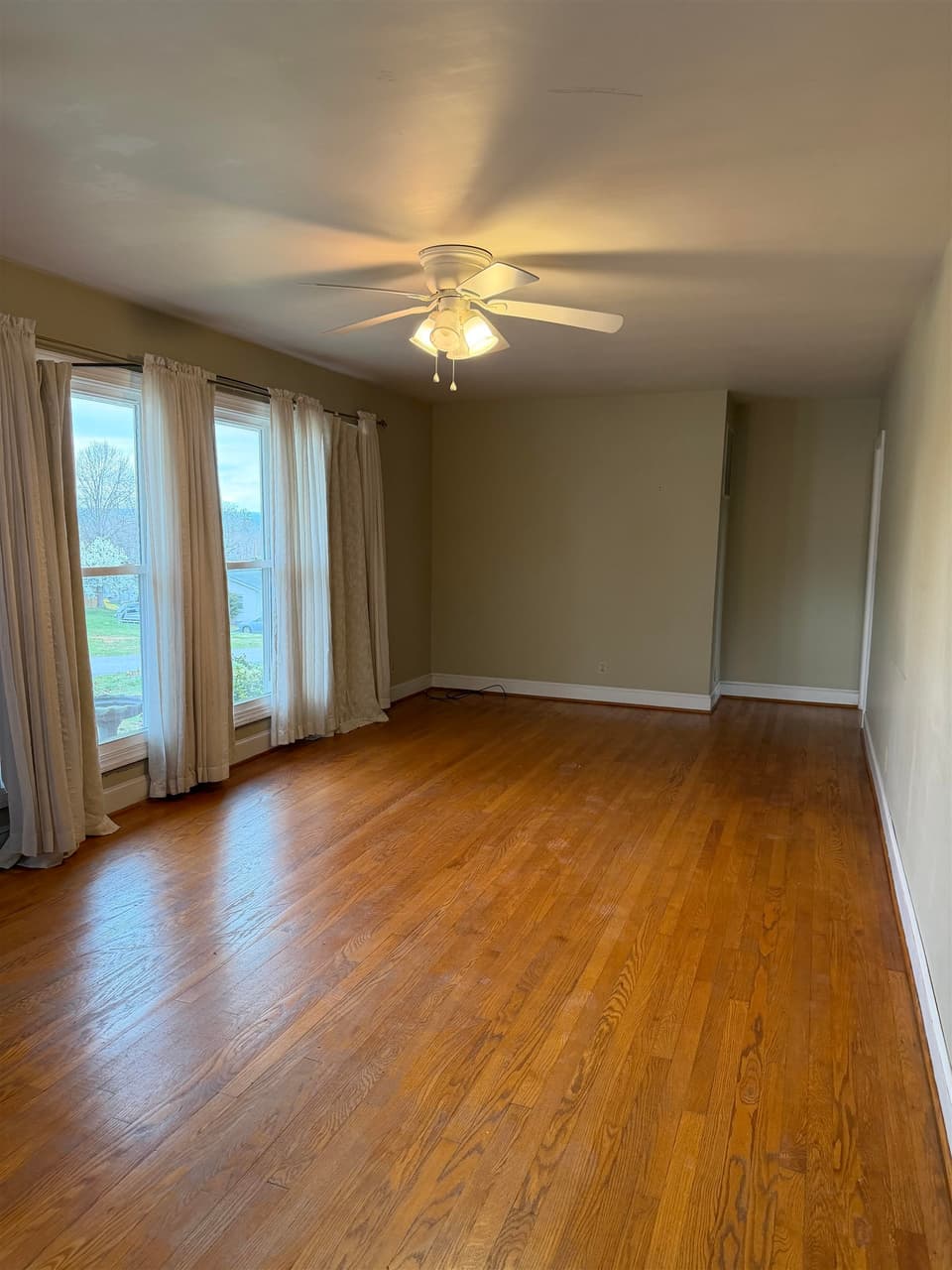 680 Mountainview Drive, photo 10 of 24