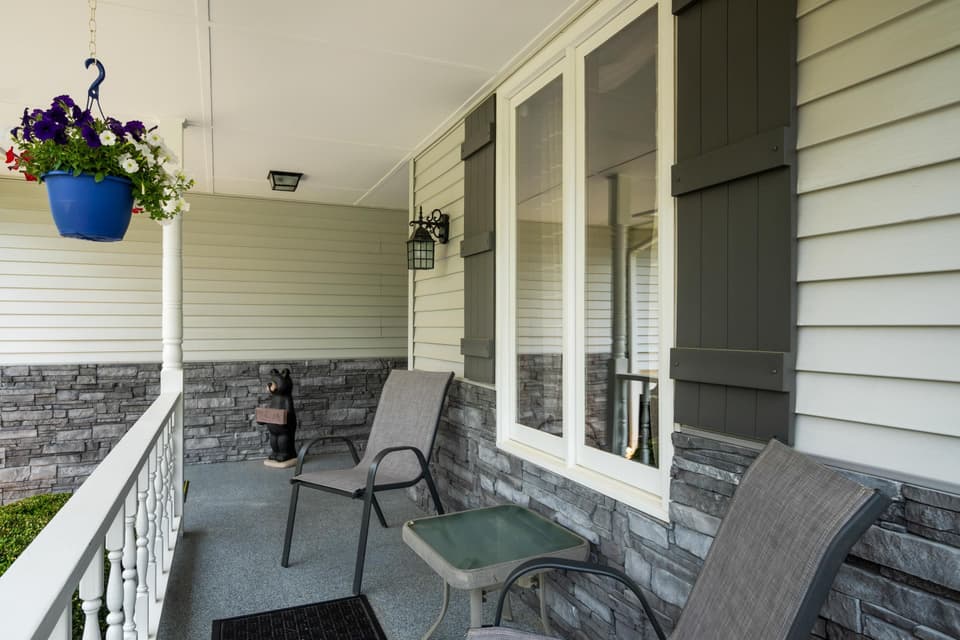 2395 Giles Drive SE, photo 8 of 40