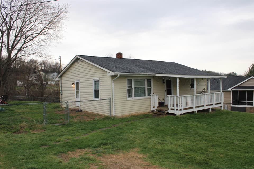 1245 Montgomery Street, photo 2 of 7