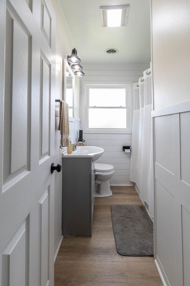 1380 Rigby Street, photo 12 of 32