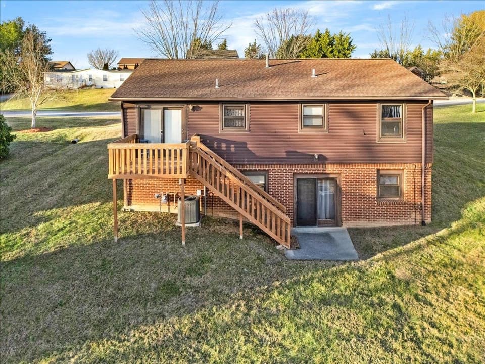 595 Freedom Viaduct NW, photo 7 of 40