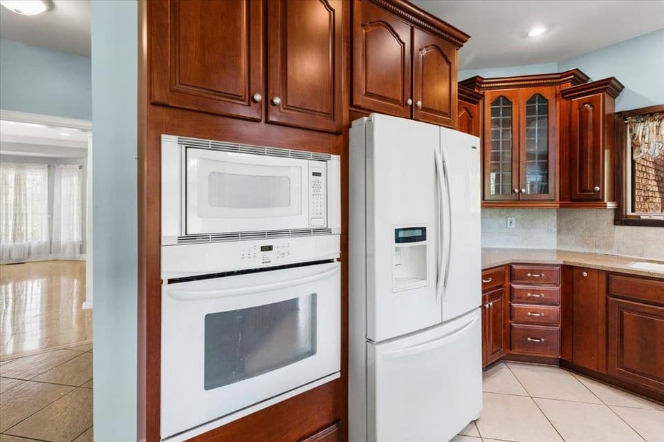 2251 Lake Vista Drive, photo 10 of 40