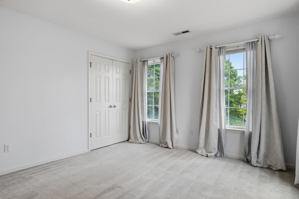 55 Sapphire Avenue, photo 36 of 40